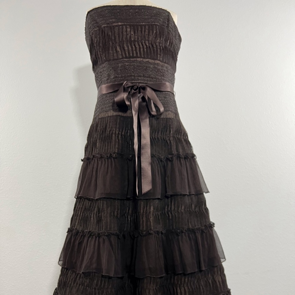 This gorgeous dress is brown by MaxAzria and is a size 0